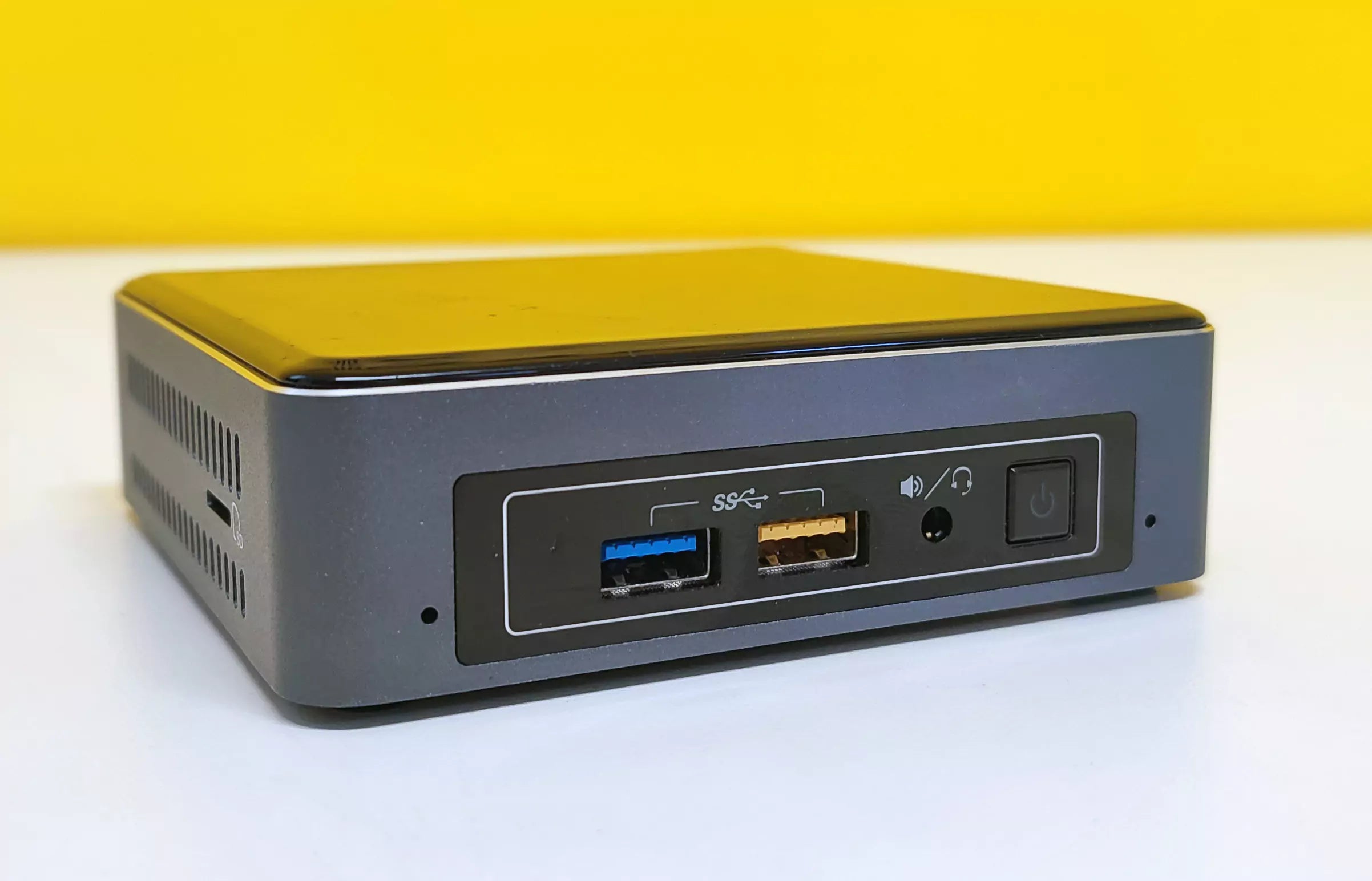Intel NUC Mini PC | Intel Core i5-7260U 2.2Ghz | Ram 16Gb | WiFi Bluetooth Windows 11 Pro NUC7I5BNK Il mini PC più venduto Intel NUC Mini PC | Intel Core i5-7260U 2.2Ghz | Ram 16Gb | WiFi Bluetooth Windows 11 Pro NUC7I5BNK Il mini PC più venduto